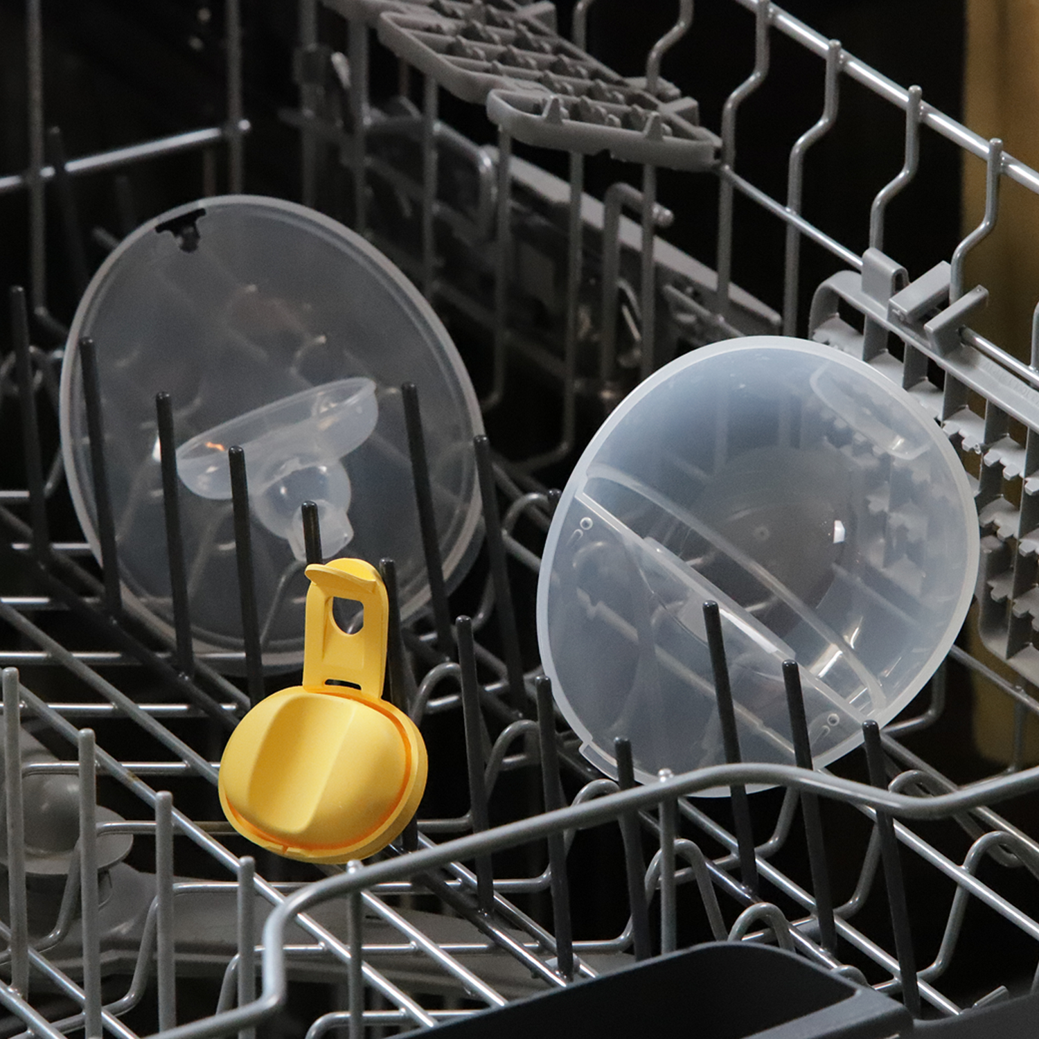 Medela Motion InBra Wearable Electric Breast Pump – Highly efficient and anatomically designed for everyday use at home, at work and on the move.