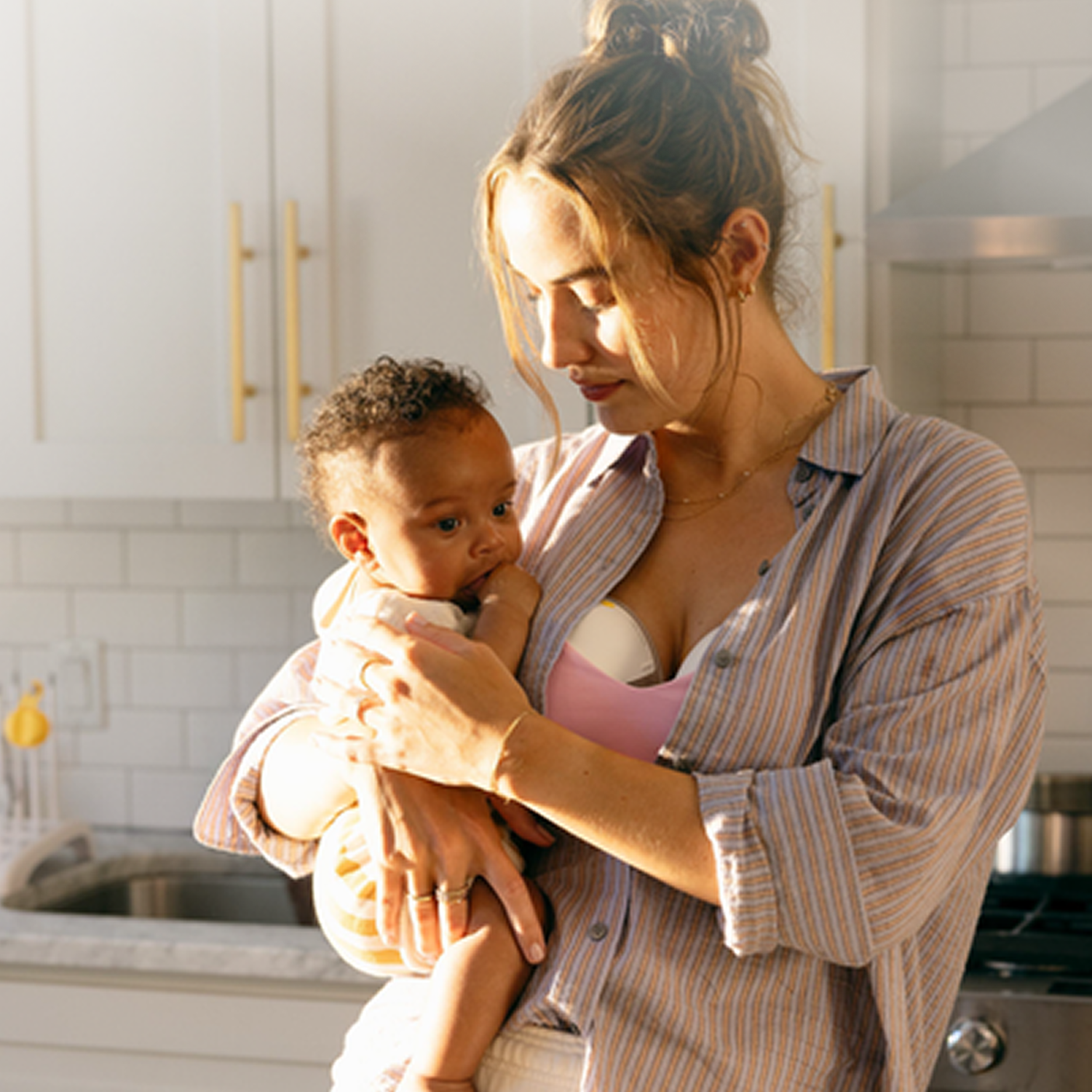 Medela Motion InBra Wearable Electric Breast Pump – Highly efficient and anatomically designed for everyday use at home, at work and on the move.