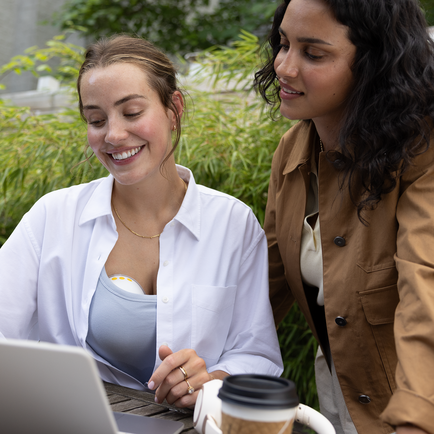 Medela Motion InBra Wearable Electric Breast Pump – Highly efficient and anatomically designed for everyday use at home, at work and on the move.