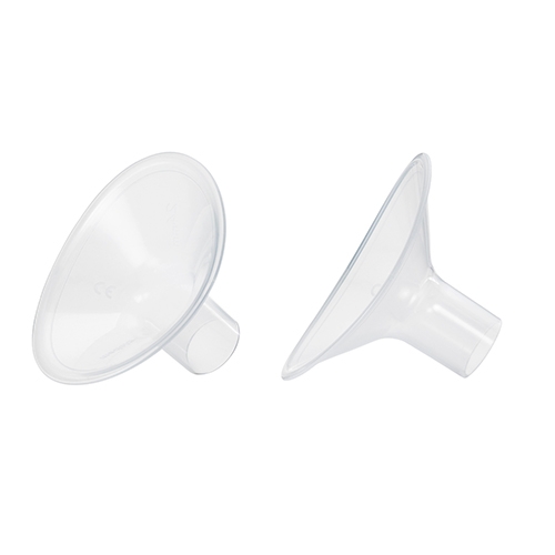 Protectores para o peito Medela PersonalFit™ PLUS, vista frontal e lateral em ângulo