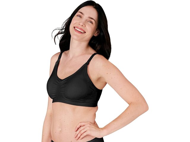 Vorderansicht der Mutter mit schwarzem Medela 3in1 Still- und Abpump-BH