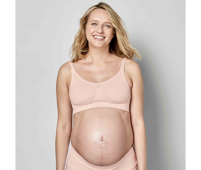Maman portant un soutien-gorge Chai Medela Keep Cool™ Bra vue de face