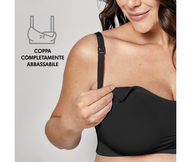 Donna che indossa un reggiseno Medela Keep Cool™ Ultra nero vista frontale con il testo “Coppa a caduta totale”.