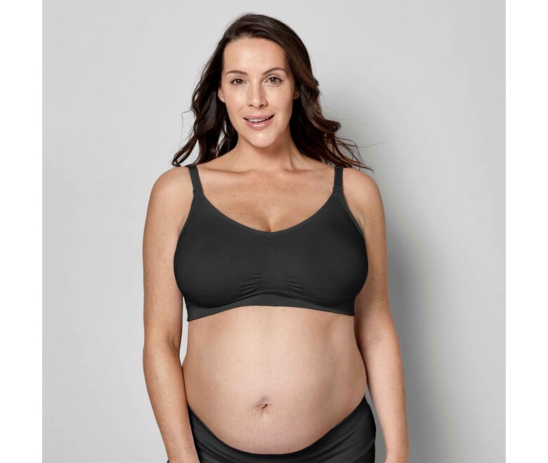 Frau trägt einen Medela Keep Cool™ Ultra Bra in der Vorderansicht