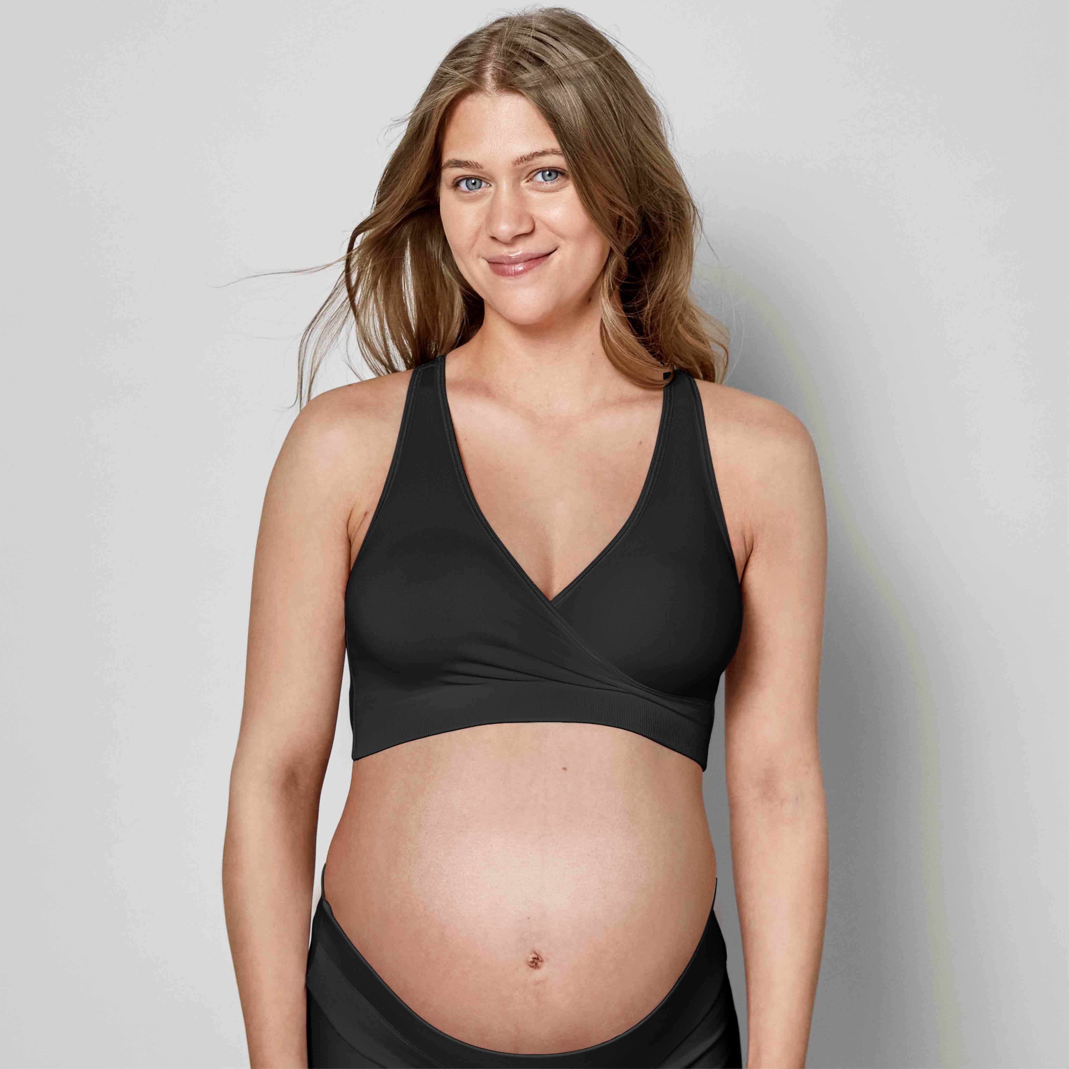 Medela Keep Cool™ Sleep Bra Black front view