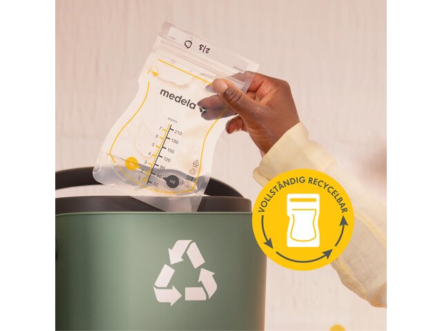 Medela Easy Pour Muttermilchbeutel - zum einfachen Ausgießen. Der Bildtext lautet: „Vollständig Recycelbar“