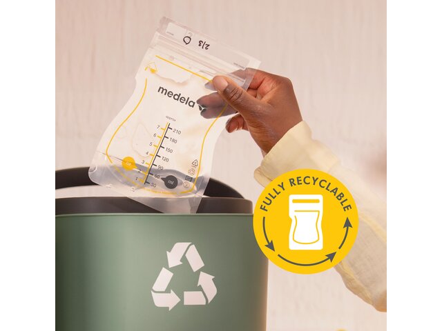 Medela Easy Pour Breast Milk Storage Bags - Image text reads: "Fully Recyclable"