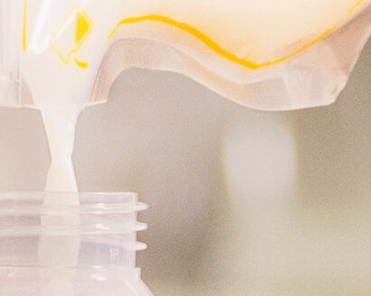 Medela Easy Pour Breast Milk Storage Bags - You can pour with just one hand