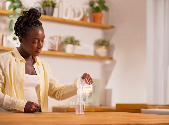 Easy Pour Breast Milk Storage Bags Medela Easy Pour Breast Milk Storage Bags - You can pour with just one hand
