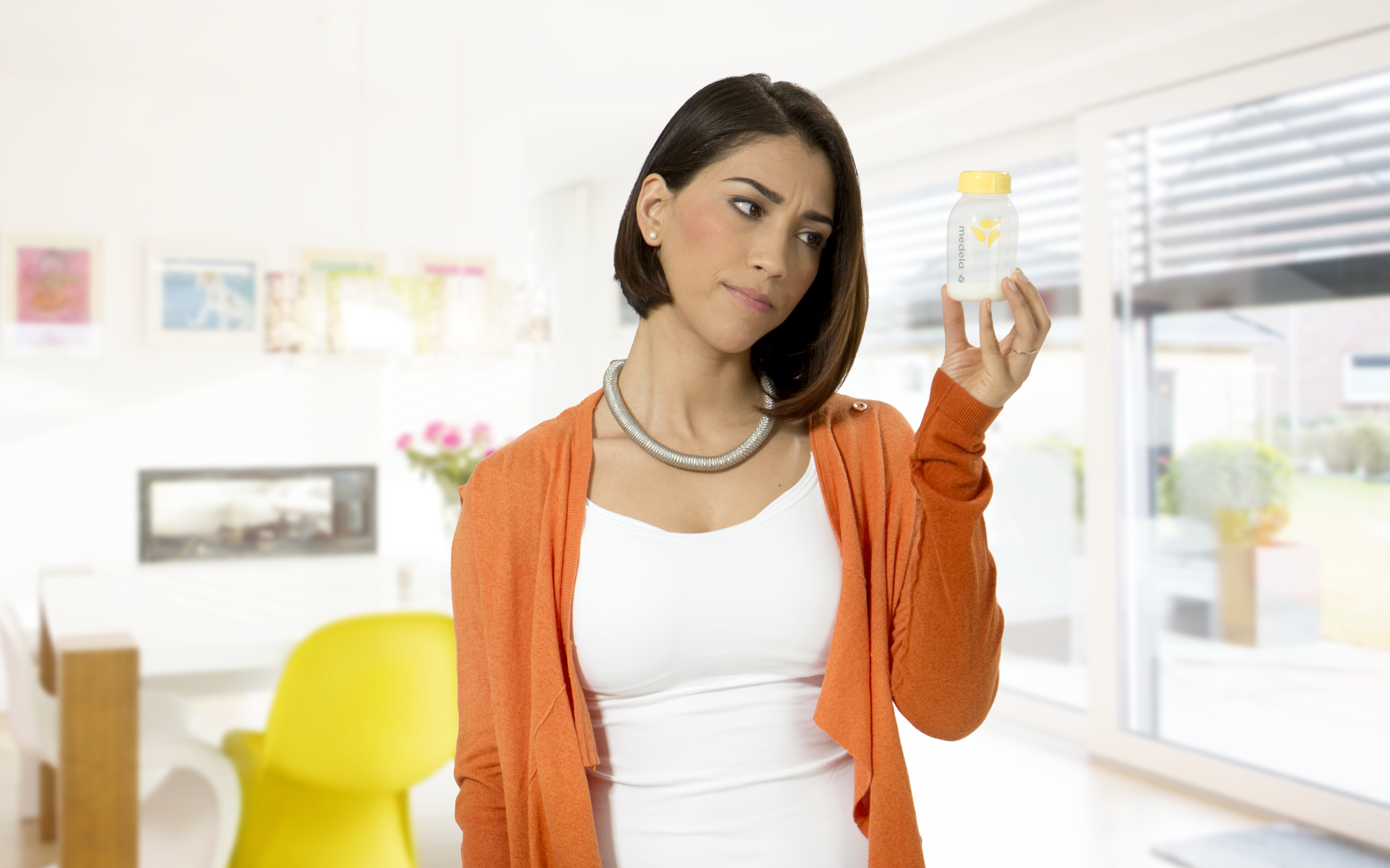 Feeding expressed milk introducing bottle Medela