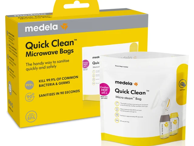 Packaging for the Medela Quick Clean™ Microwave Bag and a Micro Steam™ bag placed in front of it..