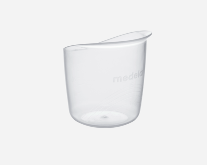 Une tasse transparente pour bébé Medela