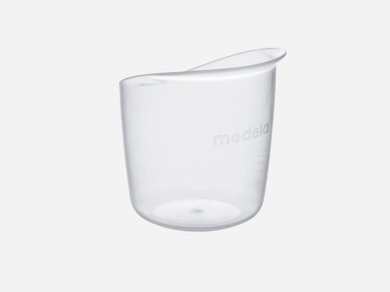 Une tasse transparente pour bébé Medela