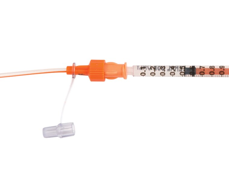 Medela Low Dose Dual Cap The Medela Low Dose Dual Cap is removable and provides an easy option for PO or ENFit® enteral delivery of medication.