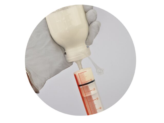 The Medela Breast Milk Transfer Lid has a vented design to reduce air pressure during transfer.