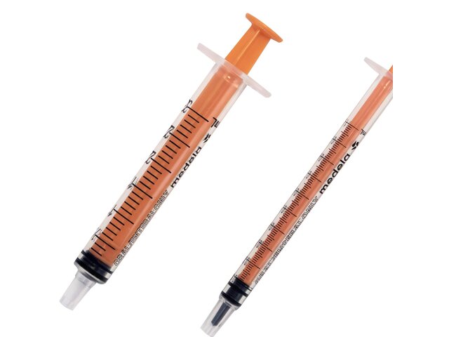 Close up of two sizes of slip tip oral syringes showing gradient markings.