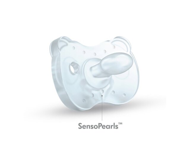 The inside view of a Medela SOFT SILICONE dummy in the color transparent with an arrow from text: “SensoPearls™”.