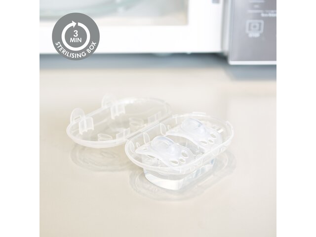 Medela NEWBORN dummy sterilizing box, holds two. Illustration with symbol and text: “3 minutes, sterilization box”.
