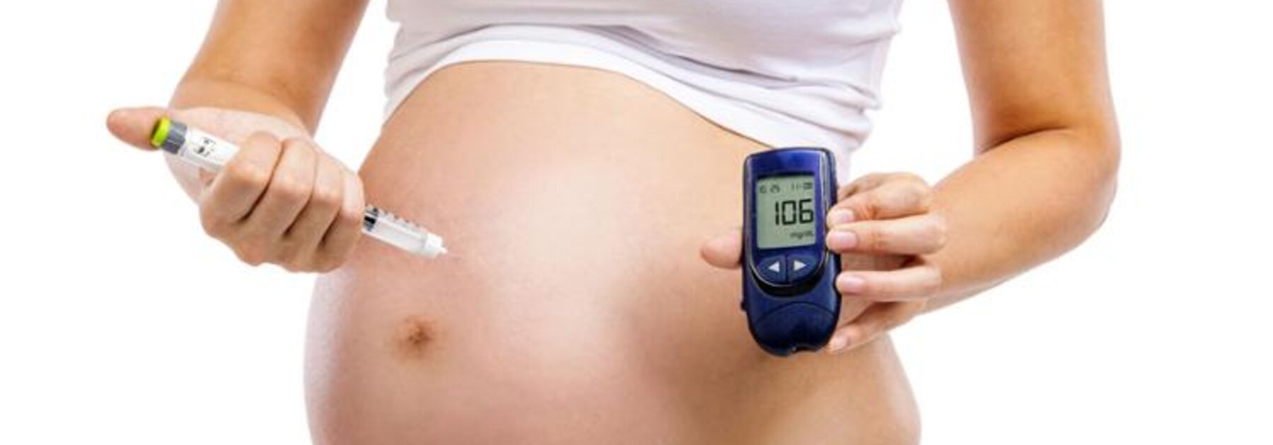 Schwangere Frau mit Schwangerschaftsdiabetes mit Blutzuckerset und Spritze.