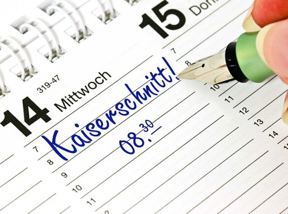 Ein Kalenderblatt, auf dem ein Kaiserschnitt eingetragen wird.