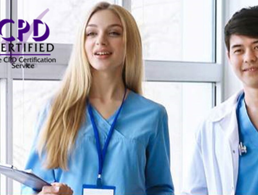 Zwei medizinische Fachkräfte in einem Krankenhaus. Das Bild trägt das Logo „CPD Certified“, The CPD Certification Service.