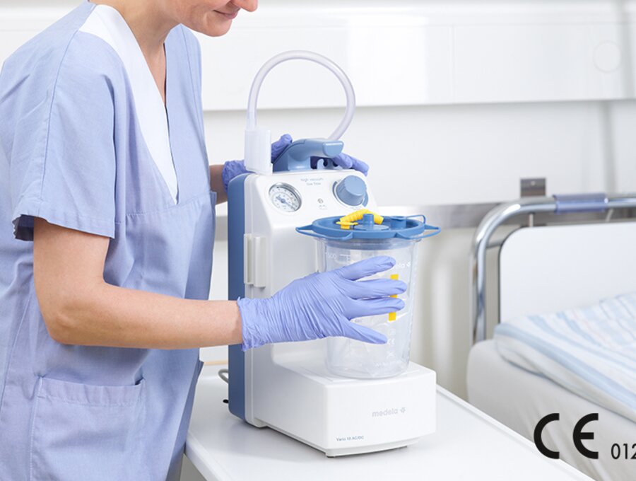 Personnel hospitalier utilisant Pompes d'aspiration portatives Vario 18