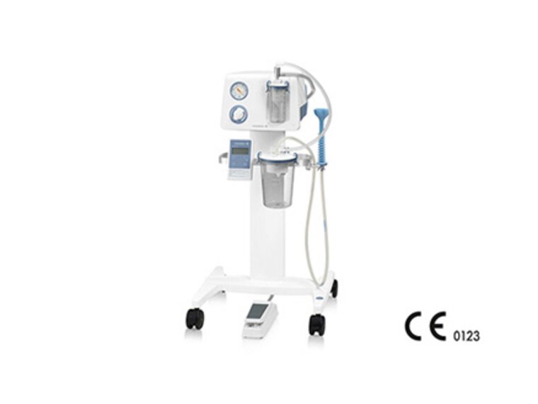 Ein vakuumunterstütztes Entbindungssystem von Medela, ausgestattet mit einem Apgar-Timer, einem Fußschalter für freihändiges Saugen und anderem Zubehör.