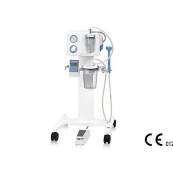 Ein vakuumunterstütztes Entbindungssystem von Medela, ausgestattet mit einem Apgar-Timer, einem Fußschalter für freihändiges Saugen und anderem Zubehör.