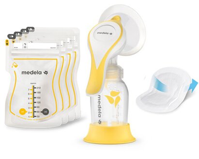 Il set di tiralatte manuali Medela Harmony™ essentials pack comprende tiralatte, 4 sacche per la conservazione del latte e 4 cuscinetti per l'allattamento ultra traspiranti.