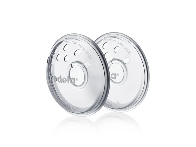 Vista em ângulo de um par de Protectores de mamilo Medela.