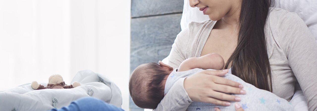 The Woman Who Could Really Use a Third Boob! Breastfeeding